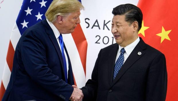 El presidente de los EE.UU., Donald Trump (Iz), con el presidente de China, Xi Jinping en una imagen de archivo