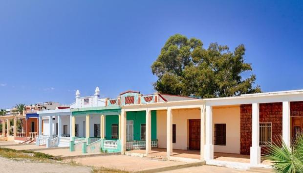 Fachada de las Casetas de Nules frente al mar