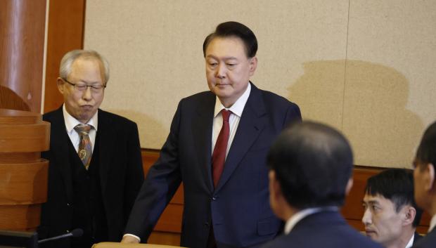 Por ley, en Corea del Sur un sospechoso sobre el que no pese una acusación formal puede permanecer bajo arresto un máximo de 10 días