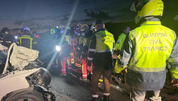Accidente entre un coche y un camión

REMITIDA / HANDOUT por EMERGENCIAS 112 COMUNIDAD DE MADRID
Fotografía remitida a medios de comunicación exclusivamente para ilustrar la noticia a la que hace referencia la imagen, y citando la procedencia de la imagen en la firma
10/2/2025
