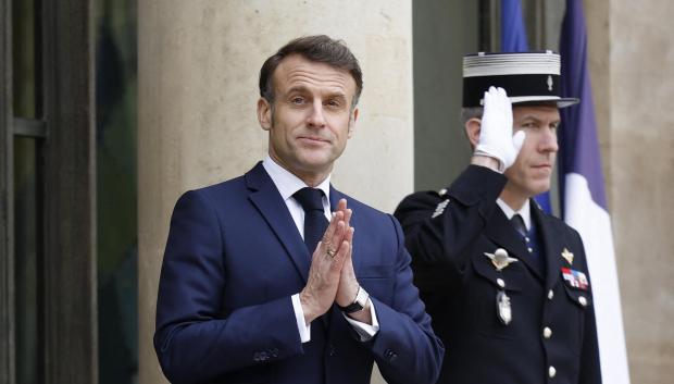 French President Emmanuel Macron (C) gestures as he awaits the arrival of US Vice-President and his wife before a working lunch, on the sidelines of the Artificial Intelligence (AI) Action Summit, at the Elysee Palace, in Paris, on February 11, 2025. (Photo by Ian LANGSDON / AFP)