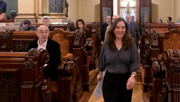 La alcaldesa de La Coruña, Inés Rey, a su llegada al pleno de la cuestión de confianza
