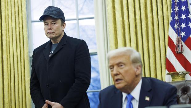 Donald Trump firma decreto para reducir la burocracia y otorgar más poder a Elon Musk