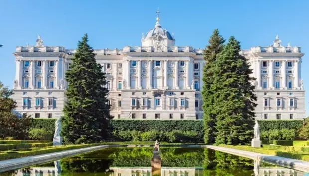 Vistazo panorámico del Palacio Real de Madrid