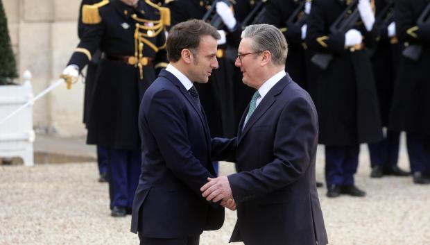 Macron recibe al primer ministro británico, Keir Starmer