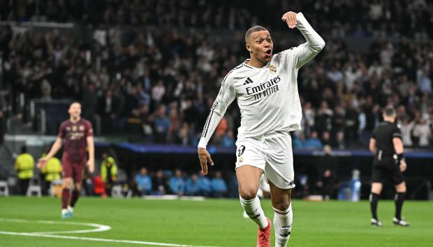 Kylian Mbappé celebra uno de sus goles al Manchester City