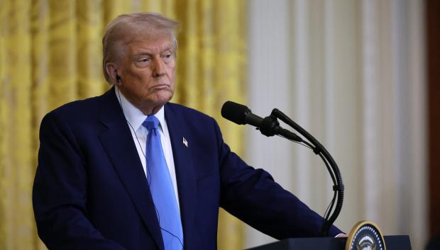 Trump reafirma aranceles del 25 % a Canadá y México «siguen adelante» para frenar migración y tráfico de fentanilo