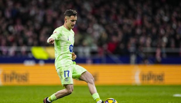 Marc Casadó, en el partido Atlético de Madrid - Barcelona en el Metropolitano