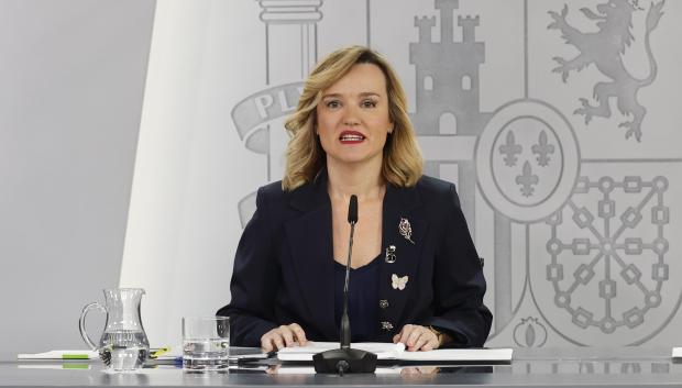 La portavoz del Gobierno, Pilar Alegría, flanqueada por los ministros Félix Bolaños y Sira Rego