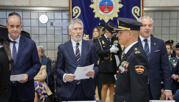 El ministro del Interior, Fernando Grande-Marlaska, junto con el director general del Policía, Francisco Pardo