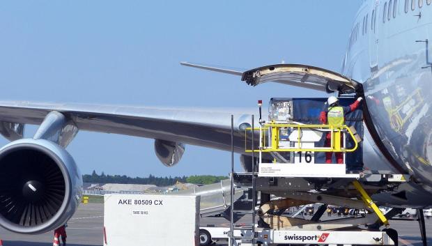 Apple ha enviado a Europa cinco aviones procedentes de India con dispositivos