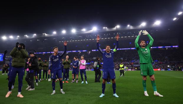 Los jugadores del PSG celebran el pase a semifinales de Champions