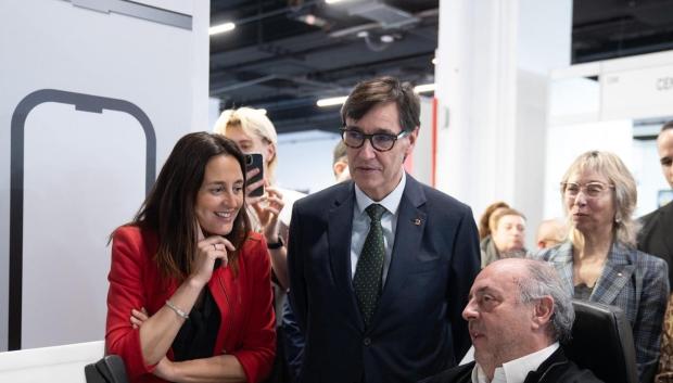 La consellera de Educación, Esther Niubó, junto a Salvador Illa, en una imagen de archivo