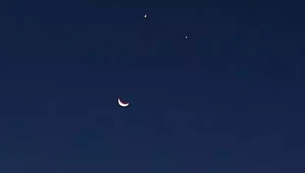 Venus y Saturno con la Luna debajo, en la conjunción de 2008