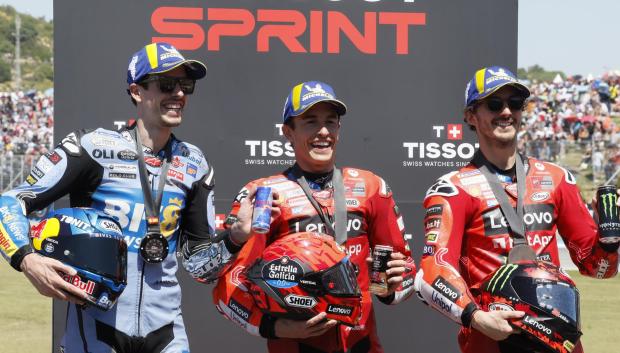 Los pilotos Marc Márquez, Alex Márquez y  Francesco 'Pecco' Bagnaia tras el sprint del Gran Premio de España de MotoGP