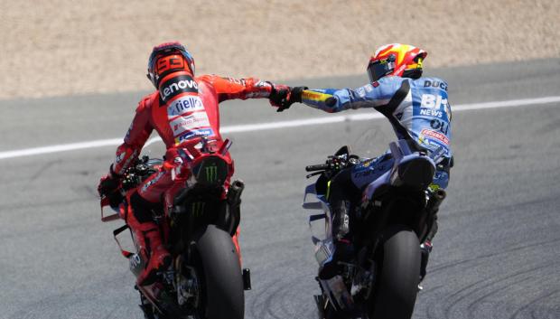 Marc Márquez y Alex Márquez celebran su primer y segundo puesto en el sprint de Jerez