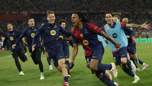 Los jugadores del FC Barcelona celebran el tercer gol del equipo