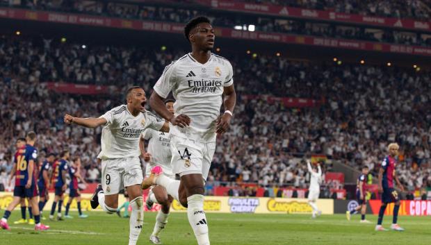 Aurelien Tchouaméni celebra el segundo gol del Real Madrid