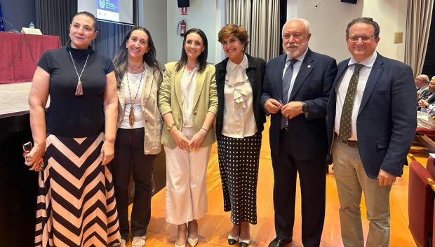 Algunas autoridades han acompañado a San Gil en el acto