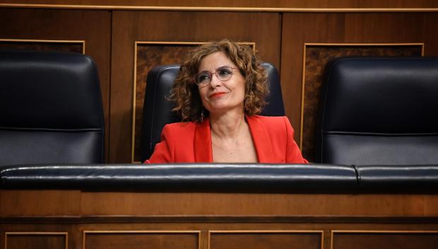 La vicepresidenta primera y ministra de Hacienda, María Jesús Montero, durante una sesión plenaria en el Congreso de los Diputados