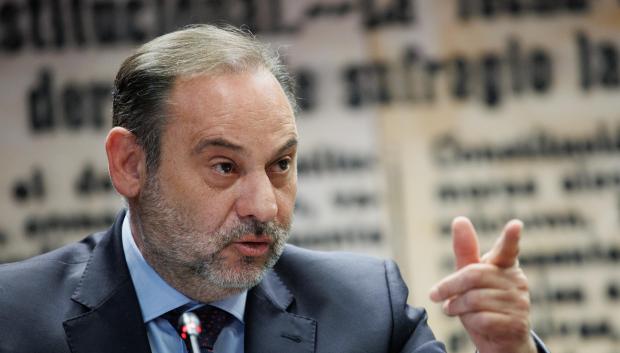 El exministro de Transportes José Luis Ábalos comparece durante la Comisión de Investigación sobre los contratos públicos realizados durante la pandemia del covid-19