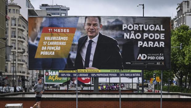 Carteles a favor de Luís Montenegro en las calles de Lisboa