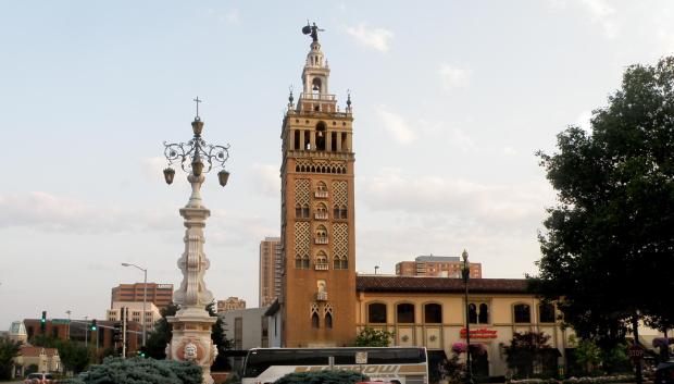 La Giralda de Kansas City se construyó en 1967.