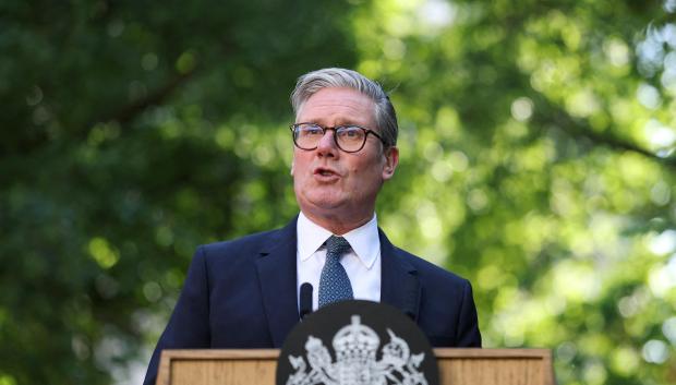 El primer ministro británico, Keir Starmer, pronuncia un discurso durante una recepción en Downing Street, en el centro de Londres