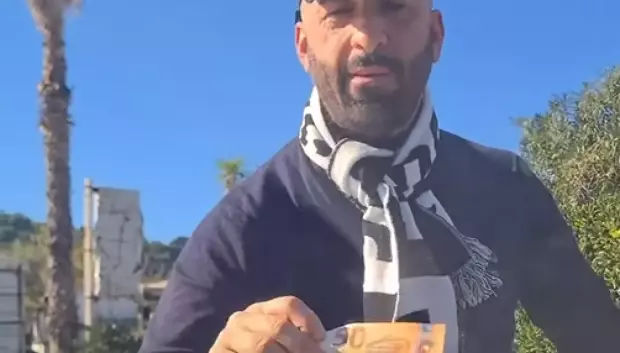 Mientras coges el billete dejar el coche abierto y sin vigilancia