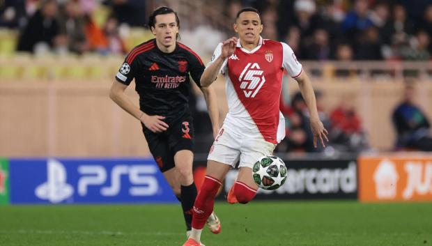 Carreras disputando un partido de Champions League