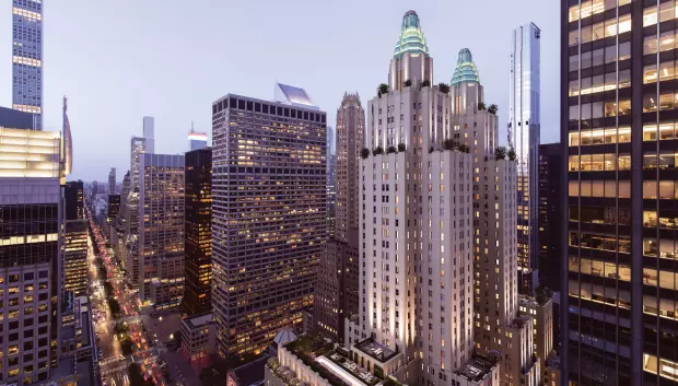 El Waldorf-Astoria junto a otros edificios de Park Avenue.