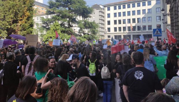 Concentración de profesores asturianos ante la Consejería de Educación del Principado