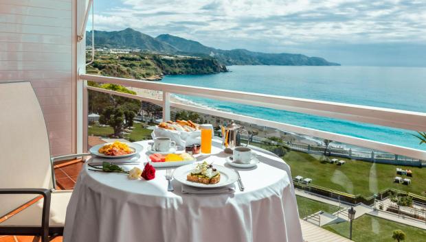 Desayuno en la terraza de una de las suites del Parador.