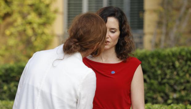 La ministra de Sanidad, Mónica García, y la presidenta de la Comunidad de Madrid, Isabel Díaz Ayuso