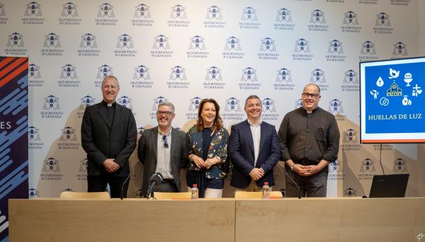 El acto ha tenido lugar en la sede del Arzobispado y la Catedral de Granada