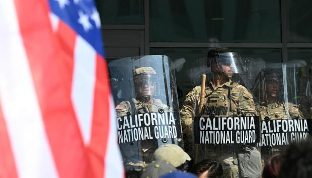 Crece la tensión entre la Trump y California tras el envío de otros 2.000 soldados de la Guardia Nacional en Los Ángeles