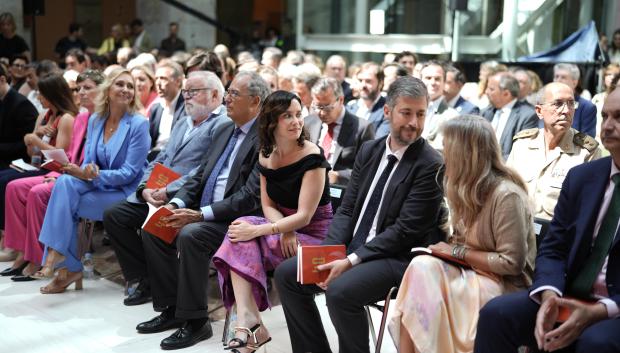 Nacho Cano, ovacionado tras actuar en la sede del Gobierno de Madrid: «La Guardia  Civil va a salvar el país»