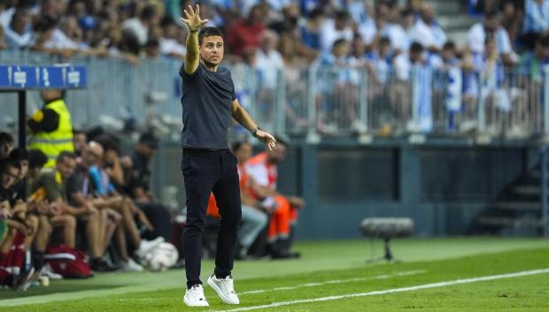 (Foto de ARCHIVO)
Alessio Lisci, head coach of CD Mirandes, gestures during the Spanish league, LaLiga Hypermotion, football match played between Malaga CF and CD Mirandes at La Rosaleda stadium on August 24, 2024, in Malaga, Spain.
Alessio Lisci deja al Mirandés y entrenará al Osasuna