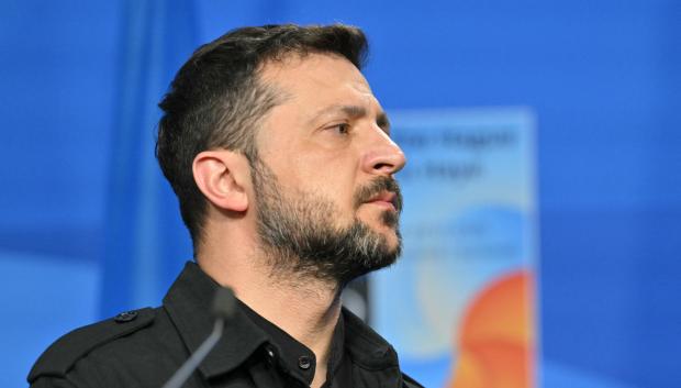 El presidente de Ucrania, Volodymyr Zelensky, reacciona durante una cumbre de la OTAN en La Haya