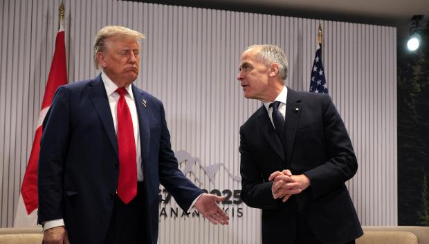 Donald Trump junto al primer ministro de Canadá, Mark Carney