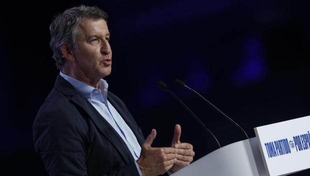 El líder del PP, Alberto Núñez Feijóo, interviene en la sesión de clausura del XXI Congreso Nacional
