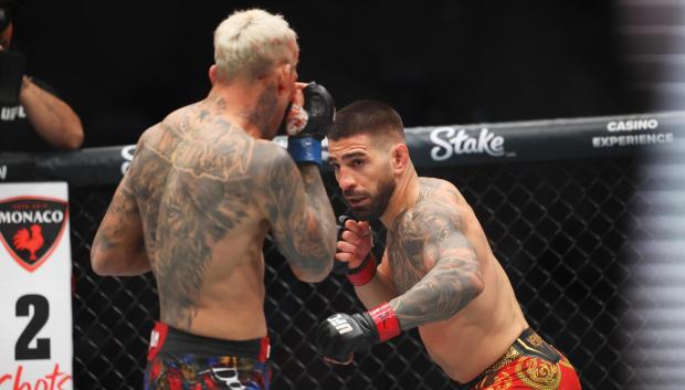 Ilia Topuria en su último combate ante Charles Oliveira