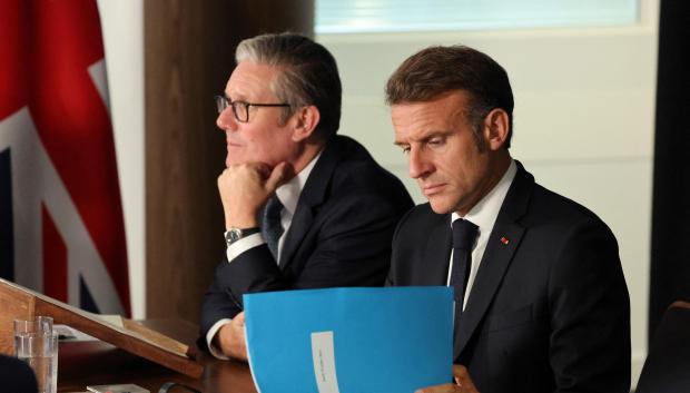 Keir Starmer junto a Emmanuel Macron
