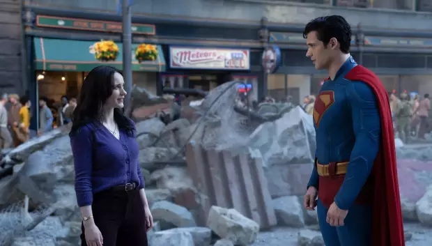 David Corenswet y Rachel Brosnahan como Superman y Lois Lane en Superman (2025)