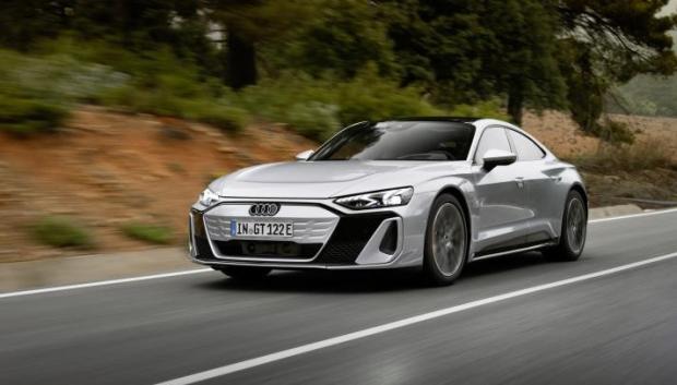 Largo, bajo y muy deportivo, así es el nuevo e-tron GT