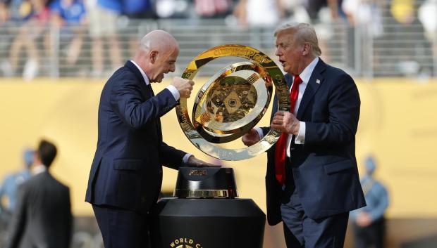 Donald Trump junto a Gianni Infantino en la final del Mundial de Clubes