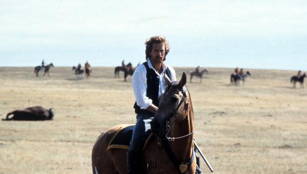Kevin Costner en Bailando con lobos (1990)