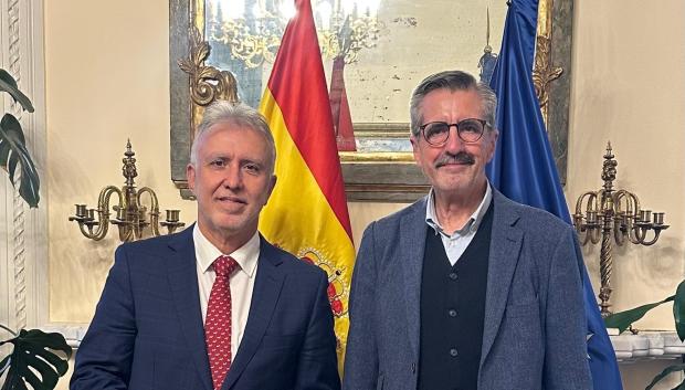 El ministro de Política Territorial y Memoria Democrática, Ángel Víctor Torres, junto con José María Ángel Batalla