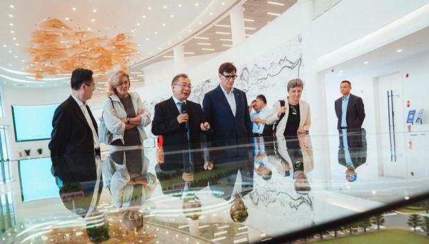 Salvador Illa, durante su visita al High Energy Photon Source de Pekín, el sábado