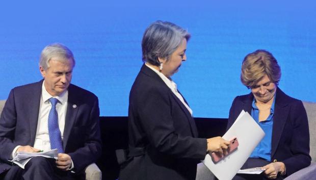 Candidatos a la presidencia de Chile durante un debate organizado por la Sociedad de Fomento Fabril